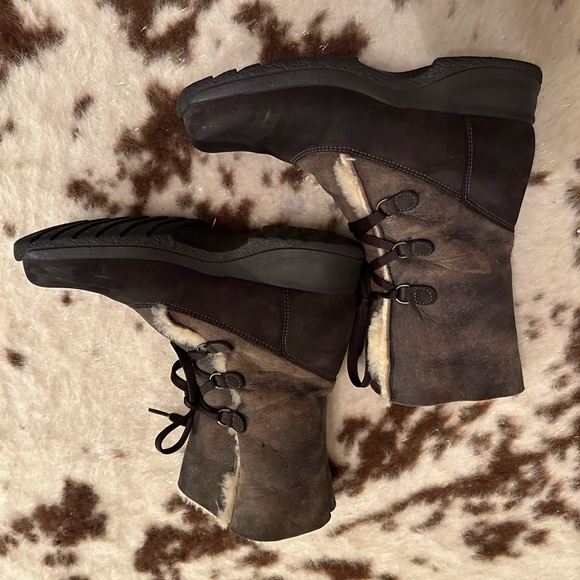 La Canadienne Always Waterproof Shearling Lined boots Brown Suede boots sz 7 - Picture 4 of 10